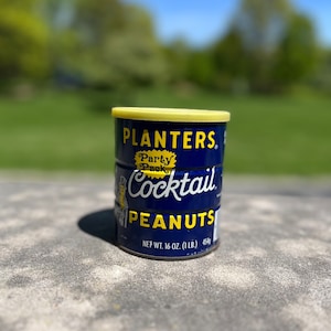 Vintage metal Planters Peanuts 16 oz tin with lid