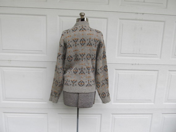 1970s gray zip up cardigan with geometric design,… - image 3