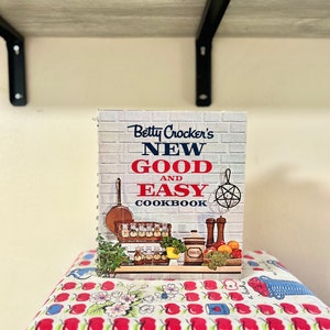 1962 Vintage hardcover book, Betty Crocker Good and Easy, recipe book, cookbook, binder book