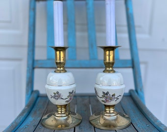 Vintage 1980s pair of ceramic and brass floral cottage core lamps