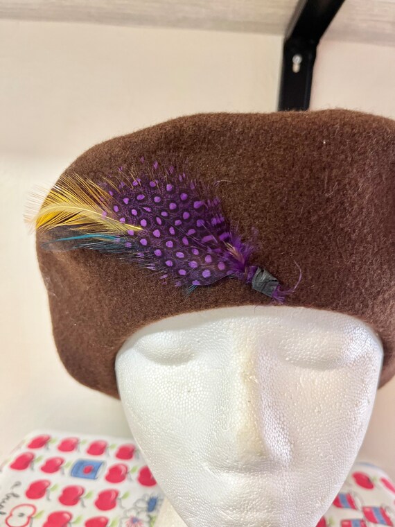 Vintage wool brown beret with purple feather deta… - image 2