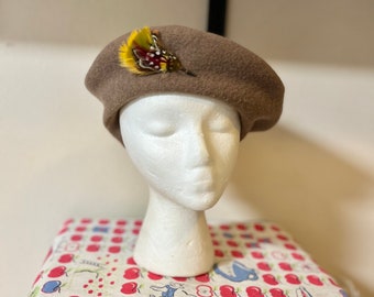 Jack Mconnell Boutique Yellow 100% Wool Beret Hat Brown Feather Trim USA Vintage Jack Mconnell Boutique Yellow 100% Wool Beret Hat Brown  main image 2