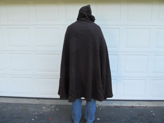 Mens vintage wool cape with red closure, heavy br… - image 5