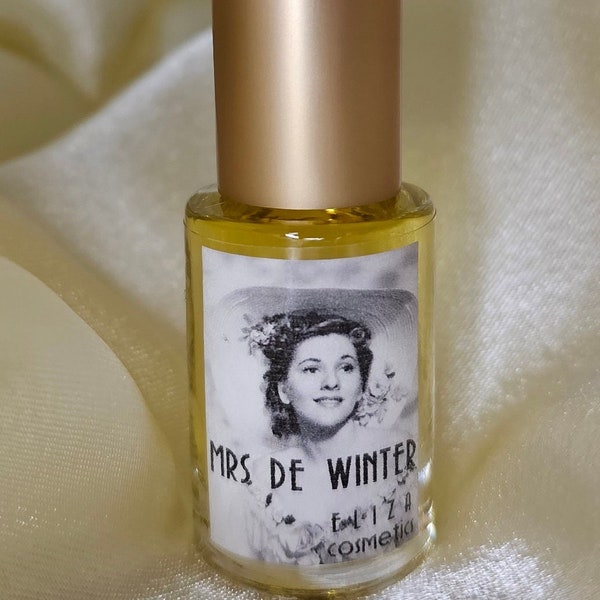 MRS DE WINTER || Soft, Jammy Rose with Vanilla, Woods, and Powder