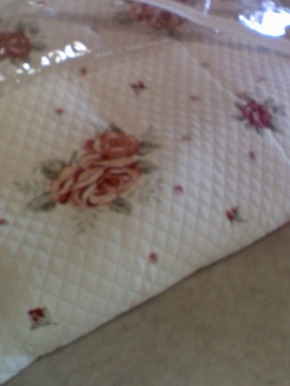New Quilt Made in Portugal Rose Pattern Abt. 100x100 Etsy