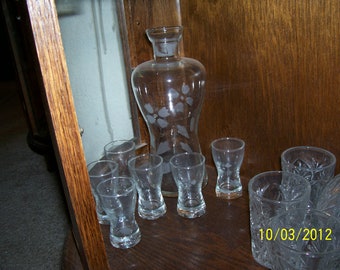 Beautiful set of Decanter and 6  glasses, etched floral, great condition