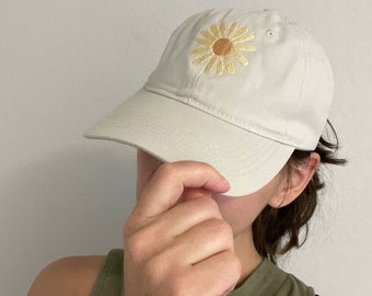 Daisy Embroidered Baseball hat