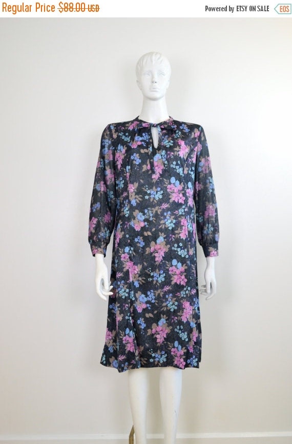 ON SALE 1960s Dress: Twiggy / mod dress / floral m