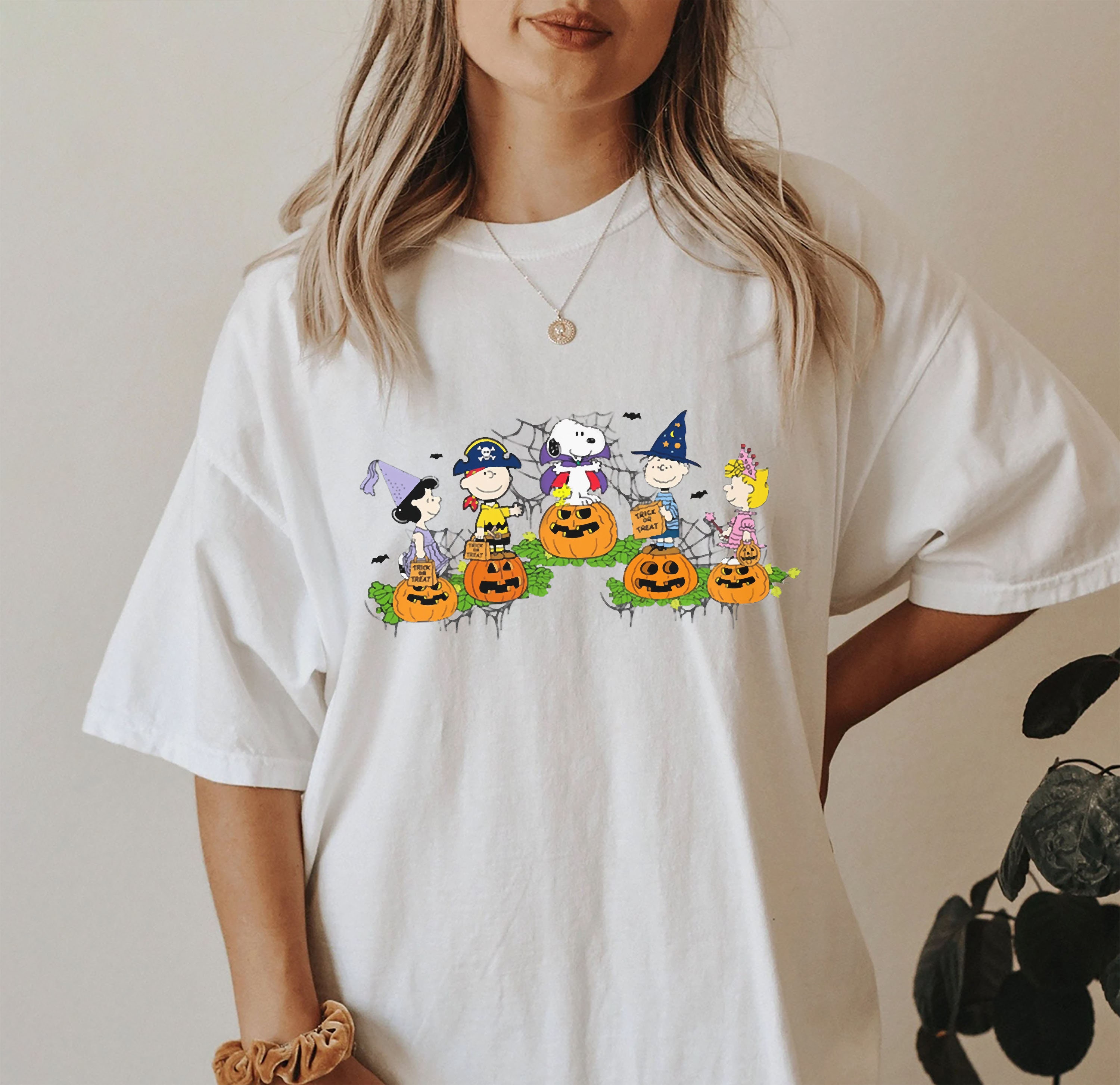 Discover Retro Halloween, Snoopy Hunde Kürbisse T-Shirt