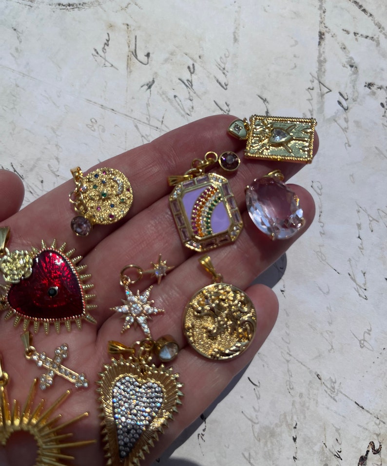 Belle belle belle vintage Français élégant pendentifs religieux charmes crucifix or gold filled 18 carats France allemagne italie choisir parmi 20 image 8