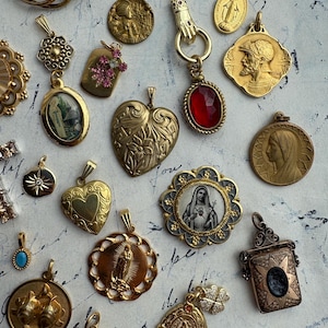 Beautiful Vintage Antique French Charms 18k Goldfilled Stylish Necklaces Brooches High End Art Nouveau Jewelry choose yours from set of 37