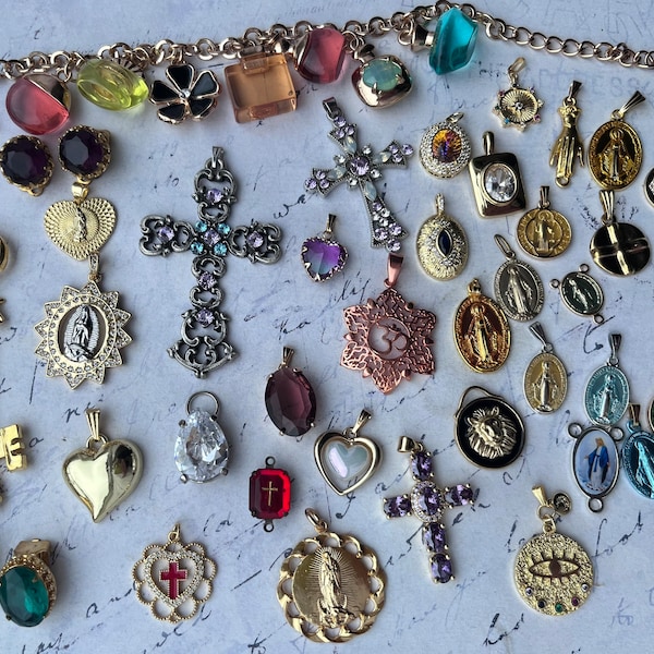 Hermosos colgantes elegantes de estilo vintage, collares dorados hechos a mano de alta gama, antigüedades francesas, alemanas, italianas, elige el tuyo entre un conjunto de 40