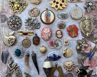 Bellissimo ciondolo con ciondolo gioielli vintage Broche nicknacks diversi gioielli europei francesi tedeschi olandesi italiani