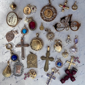 Lovely Antique Vintage French Stylish Golden Pendant Charm Medaille 18K goldfilled goldplated tone metals highend choose from 28 necklaces