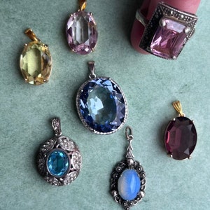 Beautiful Vintage Gemstone High End Necklaces Pendants Jewelry