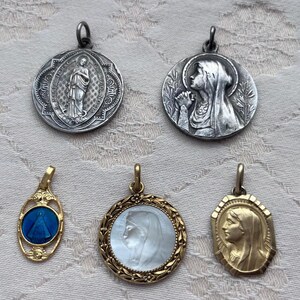 Choisissez votre (vos) pièce(s) préférée(s) Médaille Sainte-Marie en argent ou en or doré véritables antiquités françaises en bon état