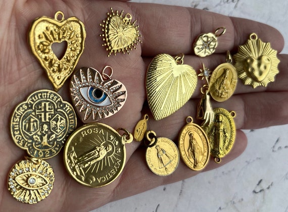 Beautiful rare vintage mystical pendant charms he… - image 3