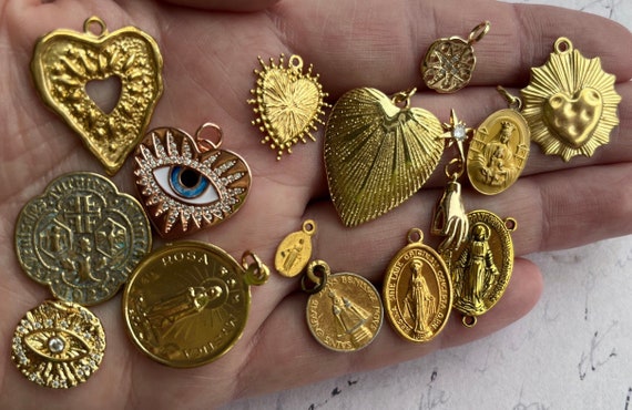 Beautiful rare vintage mystical pendant charms he… - image 9
