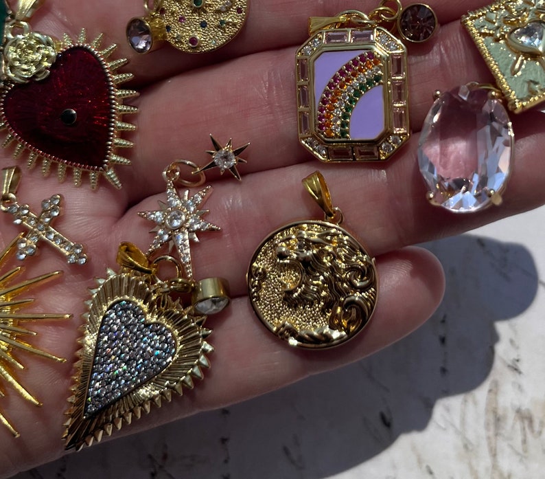 Belle belle belle vintage Français élégant pendentifs religieux charmes crucifix or gold filled 18 carats France allemagne italie choisir parmi 20 image 3