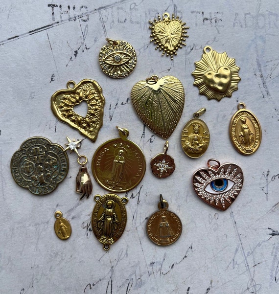 Beautiful rare vintage mystical pendant charms he… - image 8