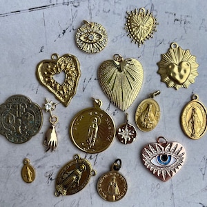 Beautiful rare vintage mystical pendant charms heart medailles pendant charm, religious metal beautiful vintage style stylish french Italian