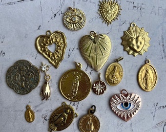 Beautiful rare vintage mystical pendant charms heart medailles pendant charm, religious metal beautiful vintage style stylish french Italian