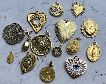 Beautiful rare vintage mystical pendant charms heart medailles pendant charm, religious metal beautiful vintage style stylish french Italian