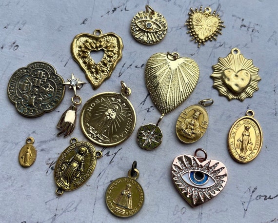 Beautiful rare vintage mystical pendant charms he… - image 1
