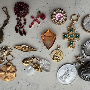 French antique and vintage jewelry pieces, broches pendants charms medailles chains 18 goldfilled diverse metal choose from this set of 13