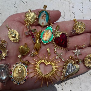 Bellissimi pendenti religiosi alla moda vintage francesi adorabili, crocifisso, oro riempito in oro 18k, Francia, Germania, Italia, scegli tra 20 immagine 7