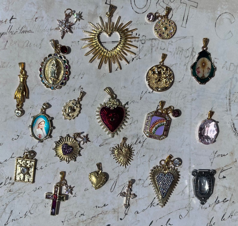 Belle belle belle vintage Français élégant pendentifs religieux charmes crucifix or gold filled 18 carats France allemagne italie choisir parmi 20 image 2