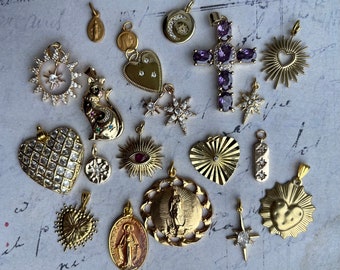 Lovely Antique Vintage Style Stylish Golden Pendant Charm Medaille 18K tone goldfilled goldplated metals choose from 20