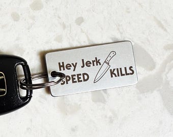 Llavero grabado "La velocidad mata" / Regalo divertido inspirado en el terror