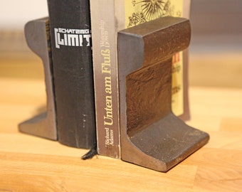 Bookend bookend steel upcycling industrial design steampunk Railroad track