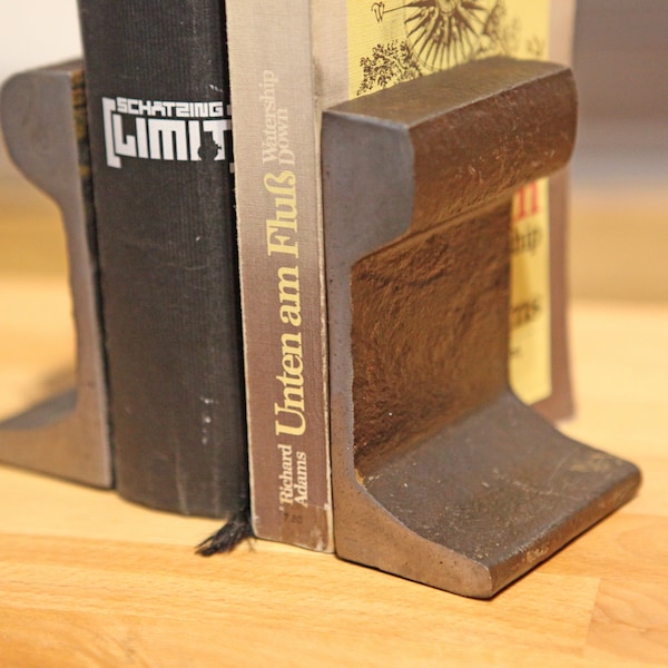 Bookend bookend steel upcycling industrial design steampunk Railroad track