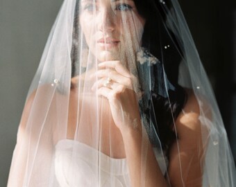 HANNAH Veil, Wedding Veil, Bridal Accessories, Simple Veil, Veil with blusher, Pearl Veil, Fingertip Veil, Bridal Veil, Modern bride