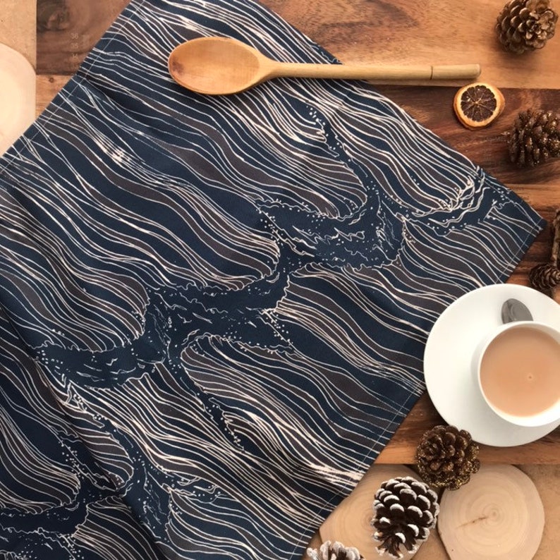 1x 100% Cotton Tea Towel Navy Waves image 1