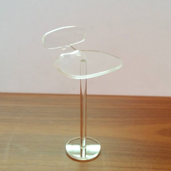 Tabouret de bar à l'échelle 1:6, acrylique-plexiglas, design de style moderne minimaliste, fait à la main, mobilier contemporain, chaise de maison de poupée transparente. Taille Barbie