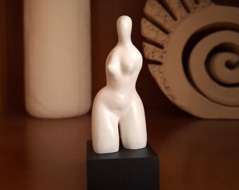 Woman Figurine/Sculpture, Home Decoration, Minimalism ,Accessories, Modern Design, Fine Art, Vintage Craft