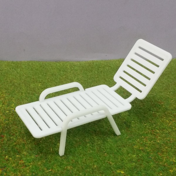 CHAISE PATIO/JARDIN, Chaise Longue,1/12 Échelle, Meubles de jardin de style moderne de dollhouse faits à la main, décoration extérieure contemporaine,