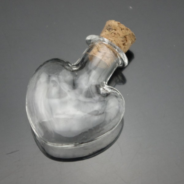 5pcs Heart Shaped clair verre bouteille flacon Set Miniature avec bouchon de Liège et boucle en métal pendentif