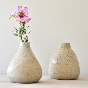 Speckled Stoneware Clay Vase, Ikebana Vase, Handmade Ceramic Vase, Flower Arrangement, Japandi Home Decor, Minimalist Flower Vase,  Natural