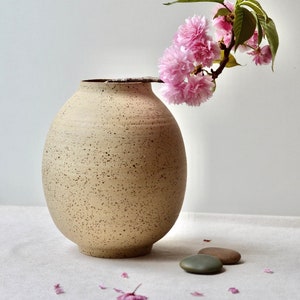 Beige Speckled Korean Vase, Moon Jar Vase, Korean Pottery, Minimalist Ikebana Vase, Traditional Vase, Decorative Ceramic Vase, Handcrafted image 1