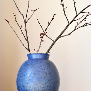 Vaso artesanal em formato de lua azul mesclado: Cerâmica coreana para Ikebana, vaso minimalista para centro de mesa.