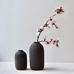 Black Vase, Matte Black Ceramic Vase, Handmade Vase, Clay Bud Vase, Black Pottery, Modern Centerpiece, Dried Flower Holder, Scandinavian