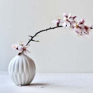 Small White Vase, Tiny Bud Vase, Porcelain Vase, Ceramic Vase, Modern Pottery, Ikebana Vase, Textured Vase, Matte White Vase, Gifts For Her