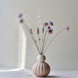 Nordic Porcelain Bud Vase: Snow-Woman Design, Shelf Decor
