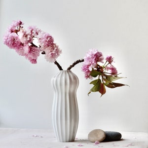 White Porcelain Ikebana Vase: Textured Japandi Decor