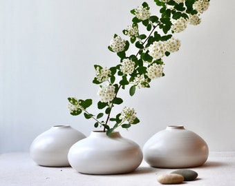 Japandi Vase, White Ikebana Vase, Handcrafted Ceramics, Japanese Ceramic Vase, Wabi Sabi Vase, Coffee Table Decor, Minimalist Vases