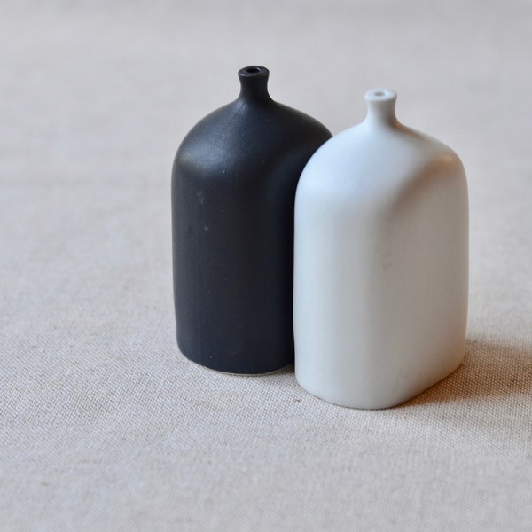 Salt And Pepper Shakers, Ceramic Shakers, Hostess Gift, Modern Shakers, Black And White Shakers, Porcelain Tableware, Salt And Pepper Vials